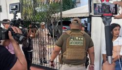 Policía y Fiscalía inspeccionan el Concejo, un día después de la violencia y destrozos