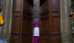 Cardenales cierran la Capilla Sixtina para elegir nuevo papa