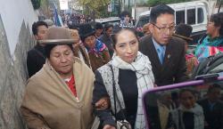 Evistas intentan inscribir candidatos con Pan - Bol; el TSE no los recibe