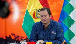 “No vamos a reducir las filas en un día”, señala el presidente de YPFB