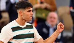 Alcaraz hace historia en Roland Garros: alcanza las 20 victorias y avanza con firmeza