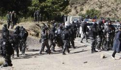 Tensión en Bombeo: Policía denuncia emboscada y cinco heridos en el desbloqueo