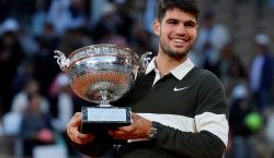 Remontada legendaria: Alcaraz vence a Sinner y se queda con la final más larga de la historia de Roland Garros