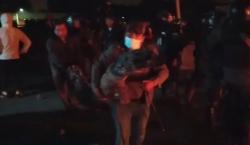 La violencia vuelve a Vinto con enfrentamientos, mientras que vecinos buscan desbloquear