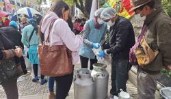 Cochabamba: Lecheros venden su producto a “precio justo” en la plaza 14 de Septiembre
