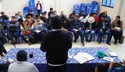 Evo manda a descansar a sus compañeros que aparentemente cayeron dormidos con su charla