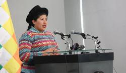 Aprueban decreto que obliga a funcionarios a cursar “descolonización y despatriarcalización”