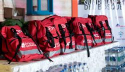 CBN entrega botiquines con más de 4.000 medicamentos a bomberos voluntarios que luchan contra el fuego