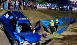 Conductor muere tras caer con su vehículo a un canal de drenaje en Santa Cruz