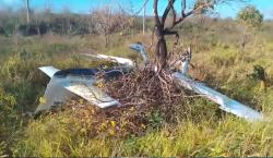 Avioneta cae sobre la carretera en El Carmen Rivero Torres y deja dos heridos