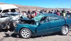 Un choque frontal entre vehículo y minibús deja tres muertos y al menos siete heridos en la ruta a Guaqui