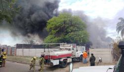 Incendio en depósito de la gobernación cruceña destruyó 26 vehículos