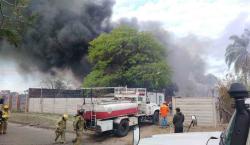 Incendio en predios de la Gobernación de Santa Cruz consumió 10 vehículos, 15 cuadratracks y almacén con mobiliario