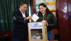 Presidente Arce ejerce su derecho al voto y garantiza transición democrática en noviembre