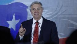 José Antonio Kast inscribe su candidatura presidencial y promete “reconstruir” Chile