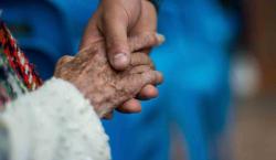 En Bolivia, la dura realidad de 1,2 millones de adultos mayores: precariedad y falta de atención médica