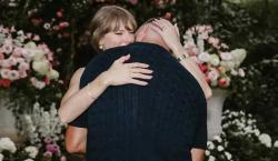 Legendaria banda de rock se ofreció a tocar en la boda de Taylor y Travis 