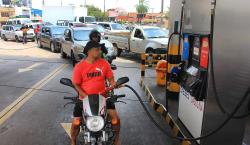 YPFB acusa a “algunos surtidores” de desviar un 15 % del combustible que reciben