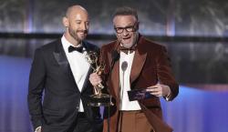 “Adolescencia” y “The Studio” arrasan en los Premios Emmy 2025, que consagran a “The Pitt” como drama médico