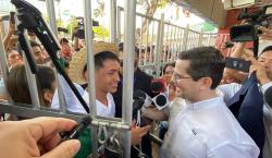 Con el ingreso de los primeros visitantes, Deivi y Nicole, abre la Expocruz 2025
