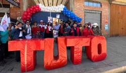 Libre inaugura cerca de un centenar de casas de campaña en El Alto en un solo día
