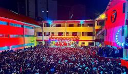 Dan detención domiciliaria a directora y libertad condicional a cantante por muerte en concierto en el colegio Saracho