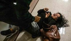 Un agente de ICE ataca a una migrante ecuatoriana y provoca el reclamo de un aliado de Trump