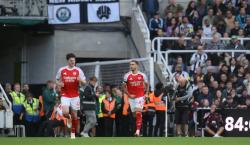 Arsenal vence 2-1 al Newcastle y se acerca al Liverpool en la Premier League