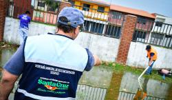 Desplazan equipos para desaguar y arreglar goteras en colegio afectado por lluvias