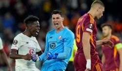 ¡Increíble! Roma falla tres penales seguidos y pierde 1-0 ante Lille