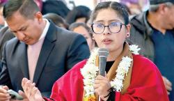 Eva Copa admite que la Alcaldía de El Alto compra combustible en el mercado negro ante la escasez