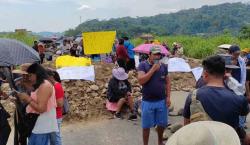 Bloqueo en la ruta nueva Cochabamba-Santa Cruz: Padres de familia exigen la destitución de la directora distrital de Educación de Chimoré