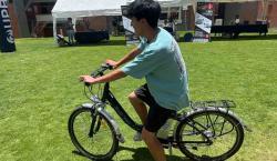 YLB pone a prueba sus baterías de litio para bicicletas en feria de electromovilidad en La Paz