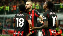 Milan vence a la Roma y se coloca a un solo punto del liderato de la Serie A