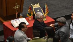 Reponen el crucifijo y la Biblia para tomar el juramento de los diputados