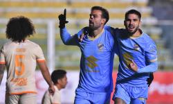 Bolívar atropella a Aurora con media docena de goles y acecha a los líderes