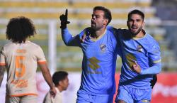 Bolívar atropella a Aurora con media docena de goles y acecha a los líderes