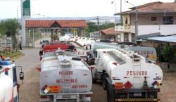 Más de 900 cisternas con combustible ingresan al país desde la noche del viernes, según Espinoza