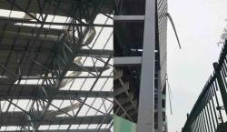 Vientos huracanados arrancan calaminas del nuevo techado del estadio Tahuichi