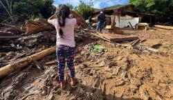 Dos mujeres siguen desaparecidas tras el desborde en Achira; Bomberos y autoridades intensifican la búsqueda