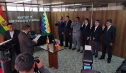 El Ministro de Hidrocarburos posesiona tres viceministros y al presidente de ENDE