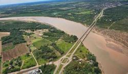 Defensa Civil evalúa daños por inundaciones en municipios de Santa Cruz y anuncia despliegue de maquinaria