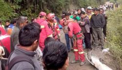 Accidente mortal en los Yungas: Minibús cae al río, una tragedia que deja 8 muertos y 6 heridos