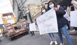 La Paz: Empresas de alquiler de maquinaria pesada bloquean por falta de pagos