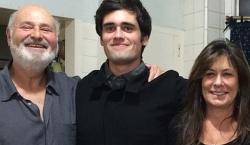 El hijo de Rob Reiner y Michele Singer es acusado formalmente del doble homicidio de sus padres