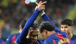 El Barcelona vence al Villarreal y despide el año como líder