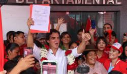 “Mamen” Saavedra registra su candidatura a la Alcaldía de Santa Cruz de la Sierra