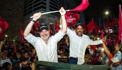 Camacho registra su candidatura en busca de la reelección en la Gobernación cruceña