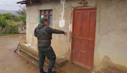 Una tragedia en Cochabamba: Niña muere asfixiada y su hermano lucha por sobrevivir tras ser apuñalado