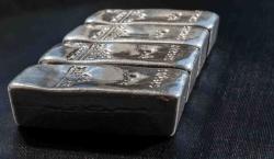 La plata se desploma tras marcar un máximo histórico la onza